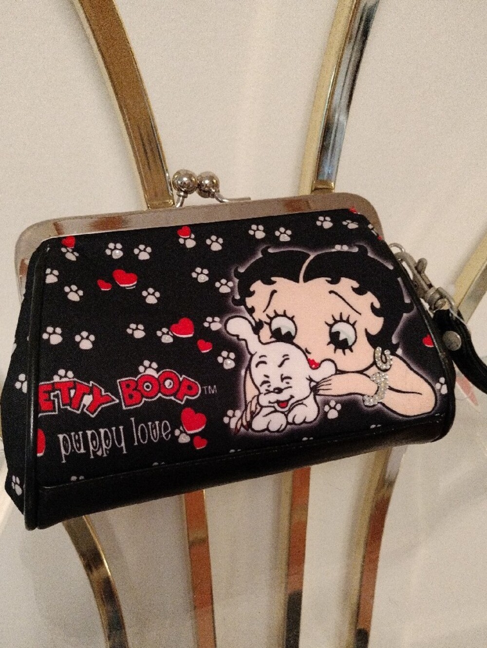 Betty Boop Black Crossbody Kiss-Lock Bag with Red and White Accents - Picture 4 of 5